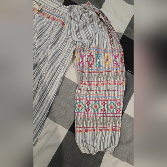 Savanna Jane Embroidered Top - Picture 2 of 10